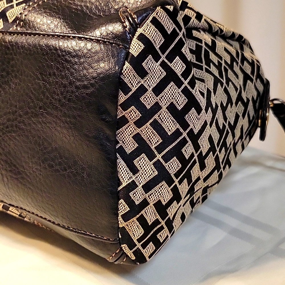 EUC Tommy Hilfiger Jaden Black Satchel - Picture 5 of 7